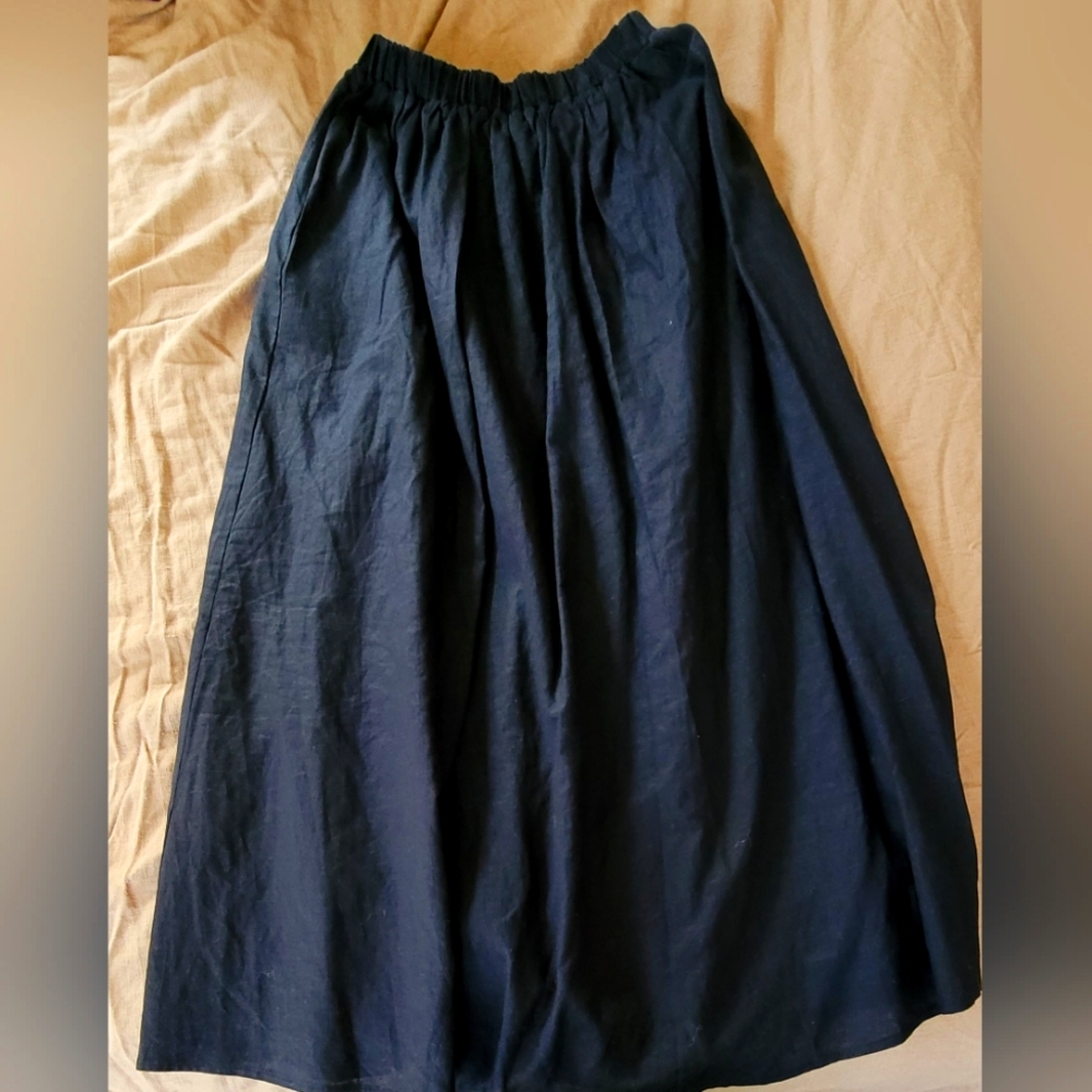 Black long skirt
